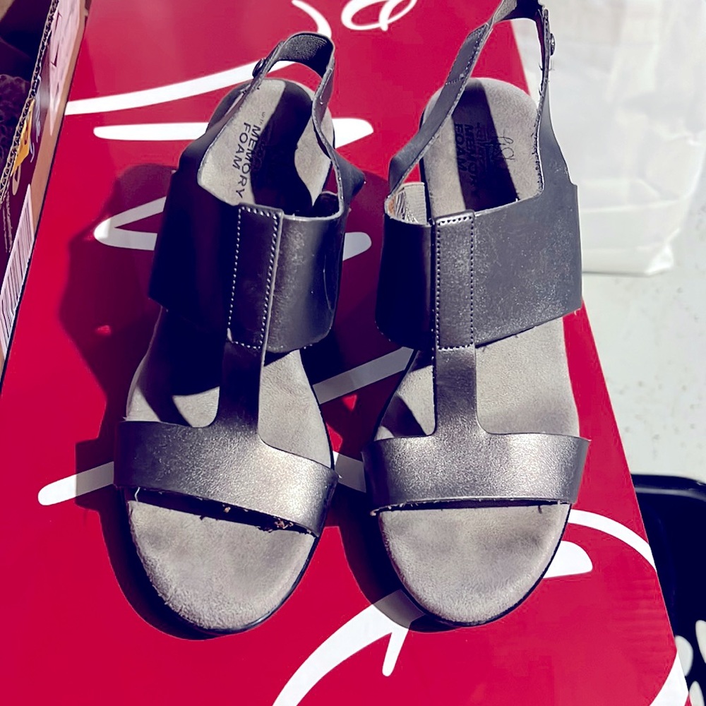 Life Stride silver sandals